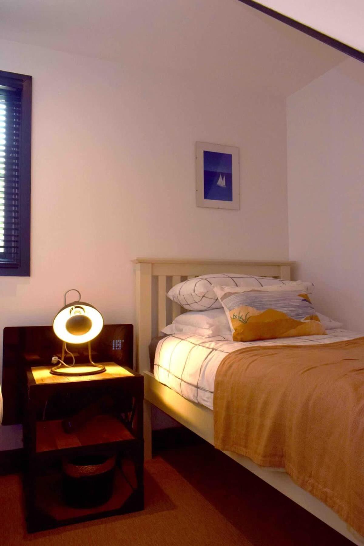 Stunning Waterfront Apartment With Spectacular Views & Parking At 'Captains Loft' 法尔茅斯 外观 照片